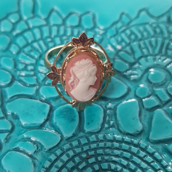 Jewelry - Vintage Cameo Ring